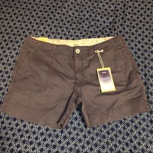 Levi’s mid rise shorts